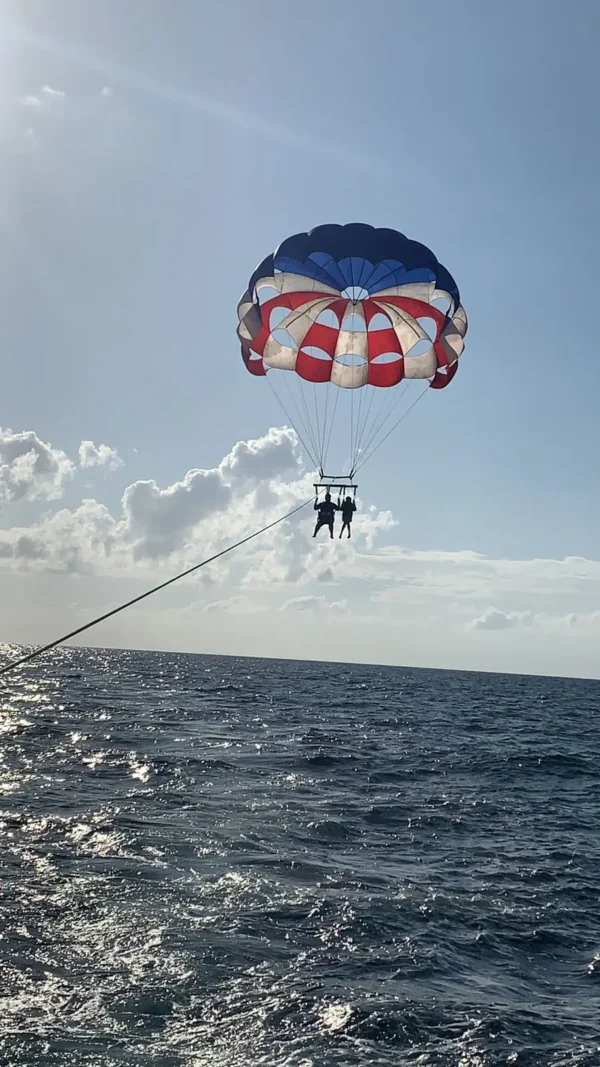 West Bay Parasailing: Fly High Over Roatan