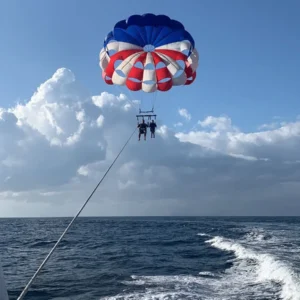 West Bay Parasailing: Fly High Over Roatan