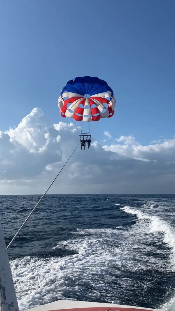 West Bay Parasailing: Fly High Over Roatan