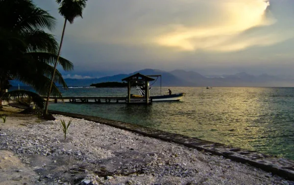 Full-Day Excursion to Cayos Cochinos from Roatan